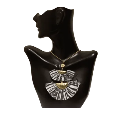 Elegant Gold -Plated Fan Statement Necklace